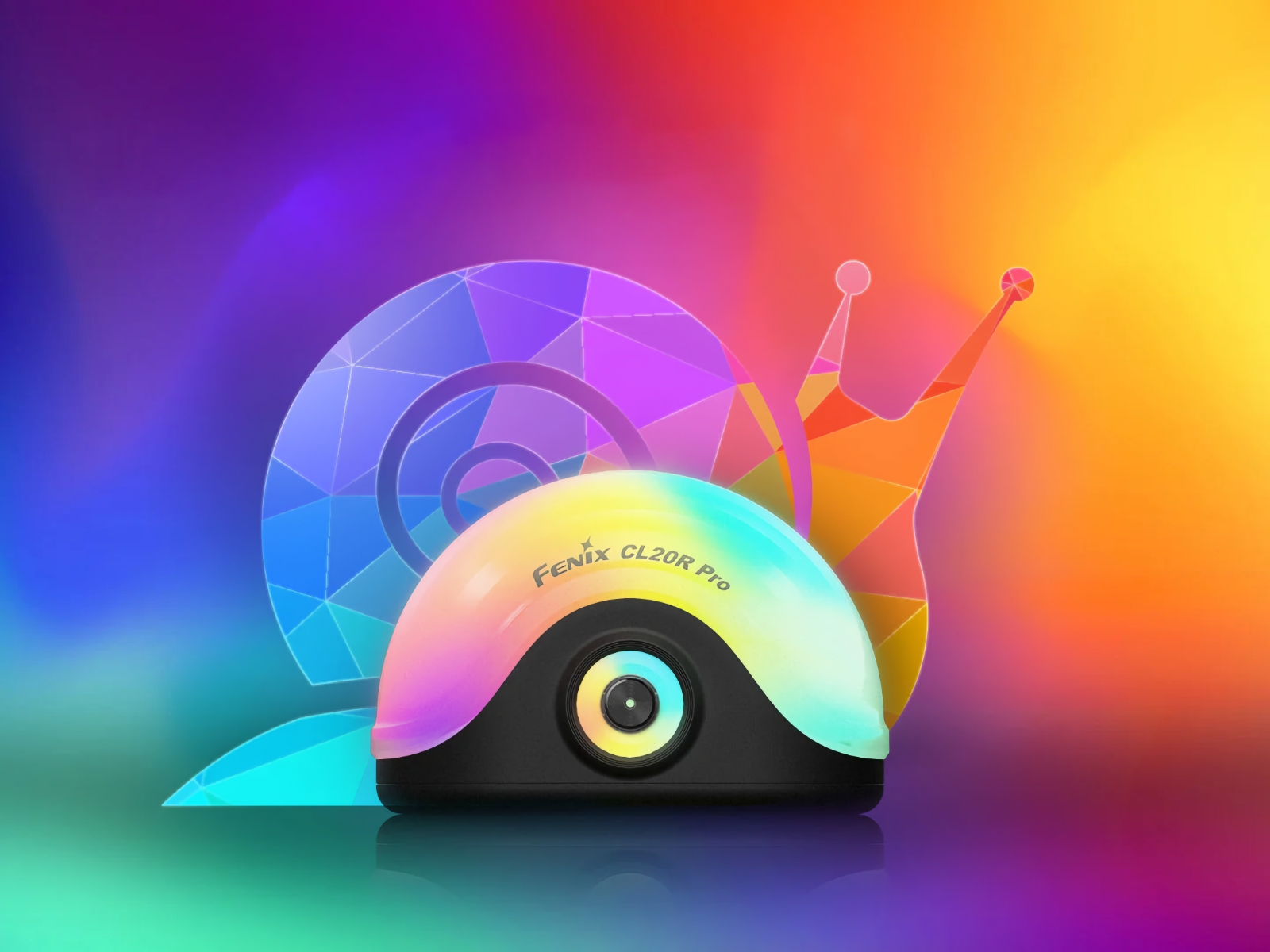 Кемпинговая лампа на аккумуляторе Fenix CL20R Pro с многоцветной RGB-подсветкой на ярком фоне.